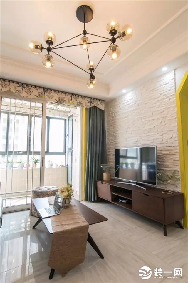 现代美式小清新文艺风时尚二居式 给人很舒适的感觉 客厅沙发背景墙